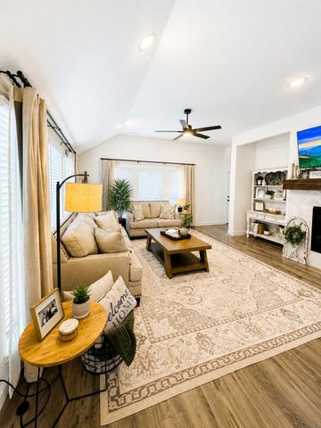 7709 Gatevine Avenue, Joshua, TX 76058