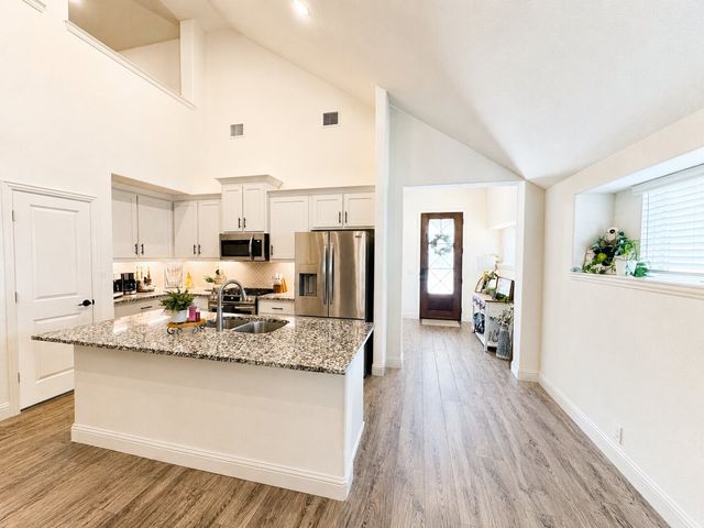 7709 Gatevine Avenue, Joshua, TX 76058