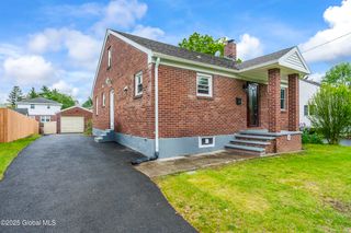 5 Brigadier Street, Colonie, NY 12205