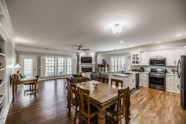 1119 Fairvue Village Ln, Gallatin, TN 37066
