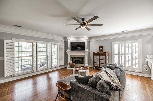 1119 Fairvue Village Ln, Gallatin, TN 37066