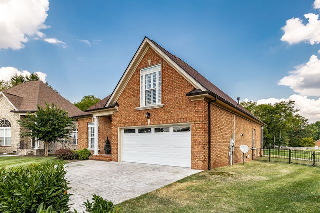 1119 Fairvue Village Ln, Gallatin, TN 37066