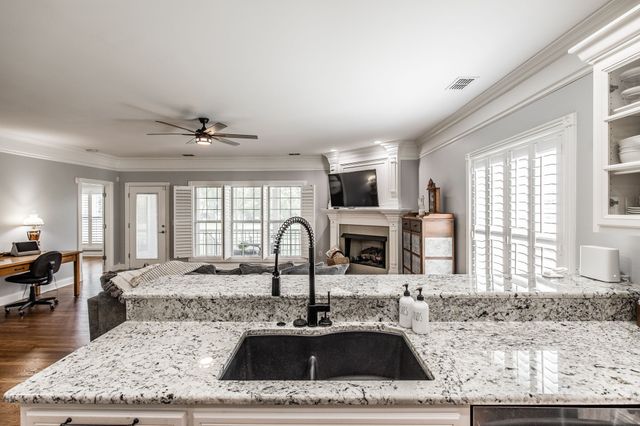 1119 Fairvue Village Ln, Gallatin, TN 37066
