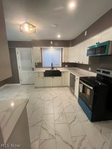 15892 Fenemore Road, East Cleveland, OH 44112