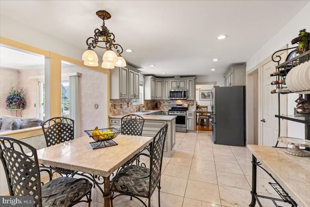 30 FRANCIS DR, Bridgewater, NJ 08807