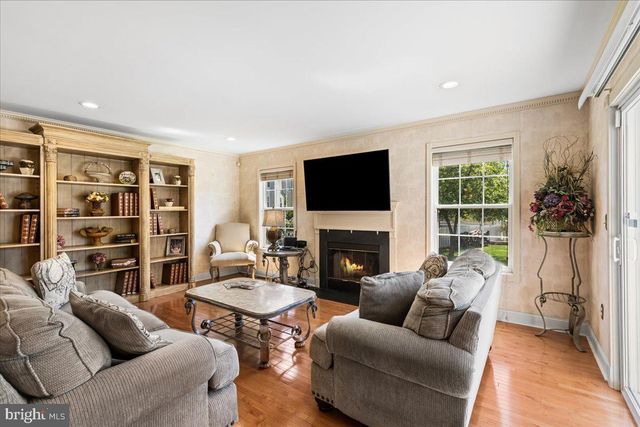 30 FRANCIS DR, Bridgewater, NJ 08807