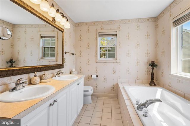 30 FRANCIS DR, Bridgewater, NJ 08807