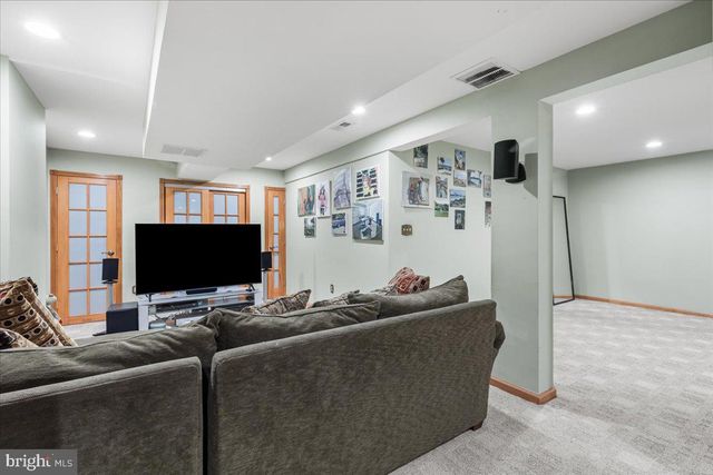 30 FRANCIS DR, Bridgewater, NJ 08807