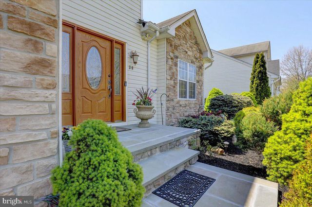 30 FRANCIS DR, Bridgewater, NJ 08807