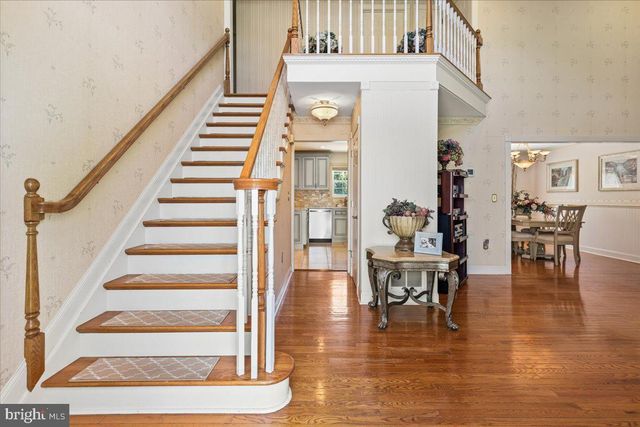 30 FRANCIS DR, Bridgewater, NJ 08807
