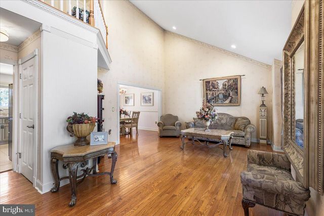 30 FRANCIS DR, Bridgewater, NJ 08807