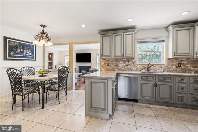 30 FRANCIS DR, Bridgewater, NJ 08807