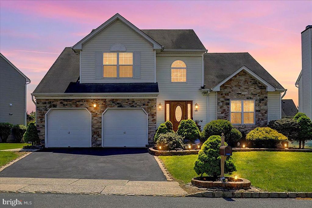 30 FRANCIS DR, Bridgewater, NJ 08807