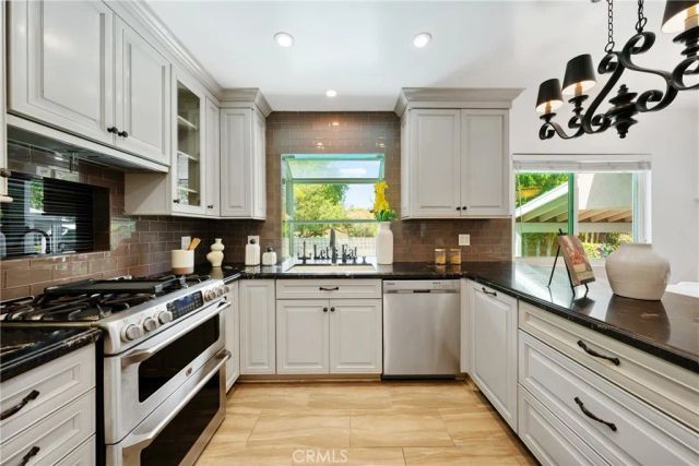 651 N Sunnyslope Avenue, Pasadena, CA 91107