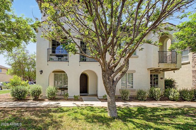 905 S OSBORN Lane, Gilbert, AZ 85296