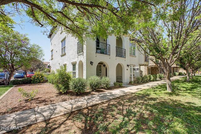 905 S OSBORN Lane, Gilbert, AZ 85296