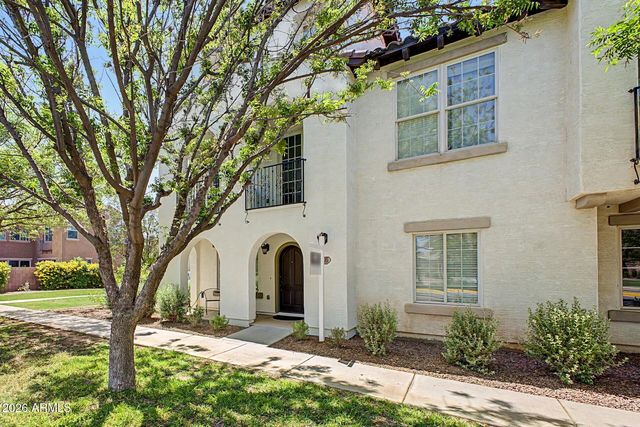 905 S OSBORN Lane, Gilbert, AZ 85296