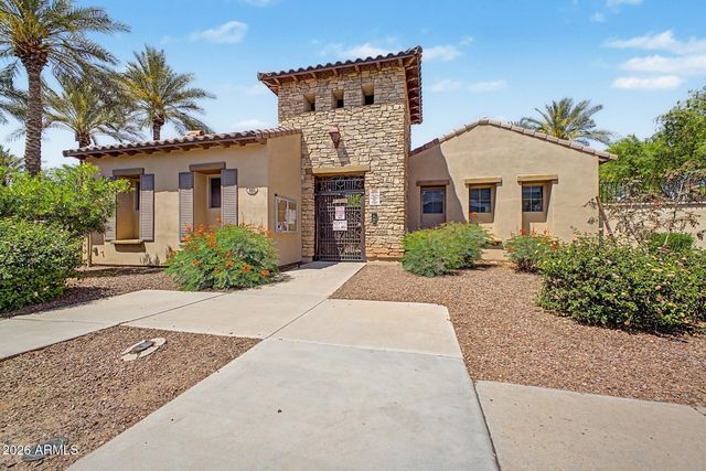 905 S OSBORN Lane, Gilbert, AZ 85296