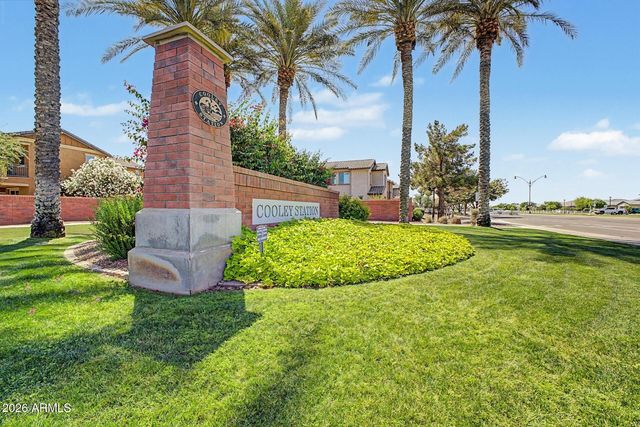 905 S OSBORN Lane, Gilbert, AZ 85296