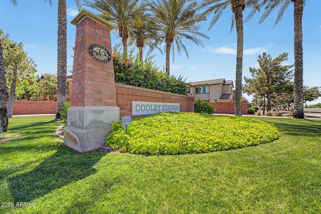 905 S OSBORN Lane, Gilbert, AZ 85296