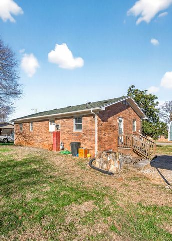 268 Fairview Cir, Sparta, TN 38583