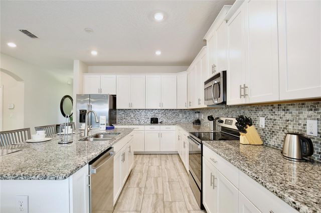 4710 KINGS CASTLE CIRCLE, Kissimmee, FL 34746