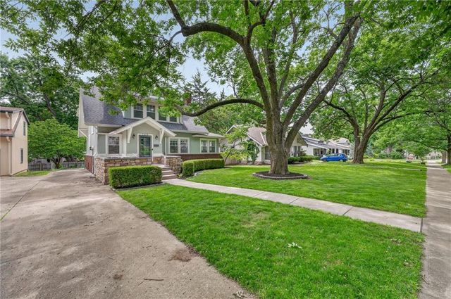 7419 Jarboe Street, Kansas City, MO 64114