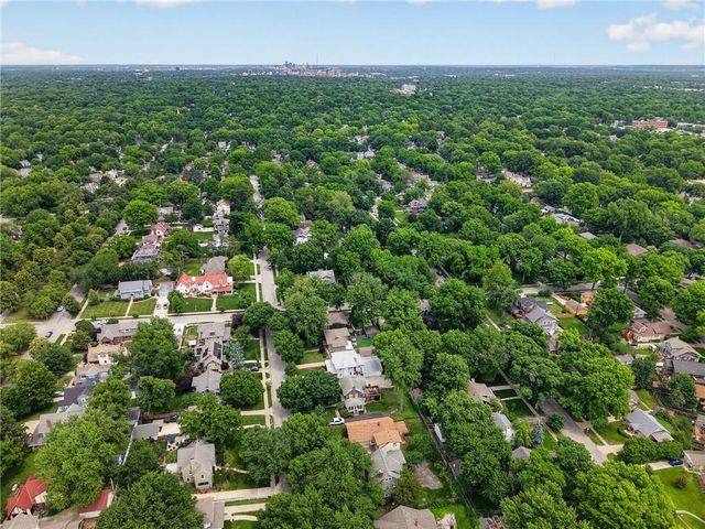 7419 Jarboe Street, Kansas City, MO 64114