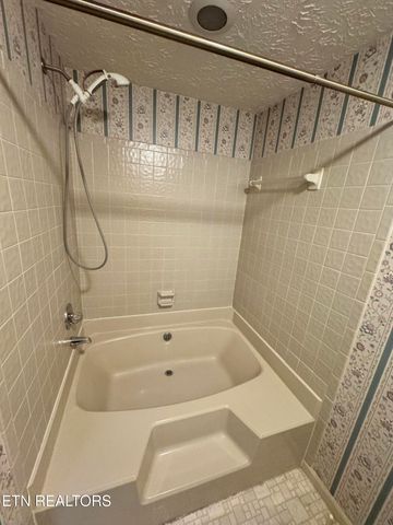 8734 Wimbledon Drive, Knoxville, TN 37923