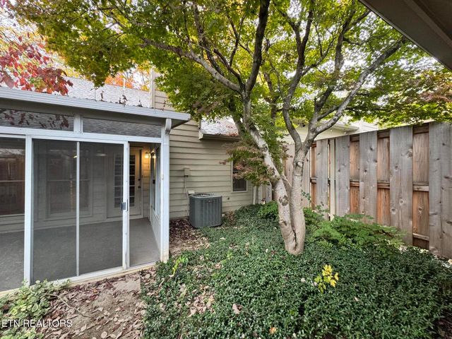 8734 Wimbledon Drive, Knoxville, TN 37923