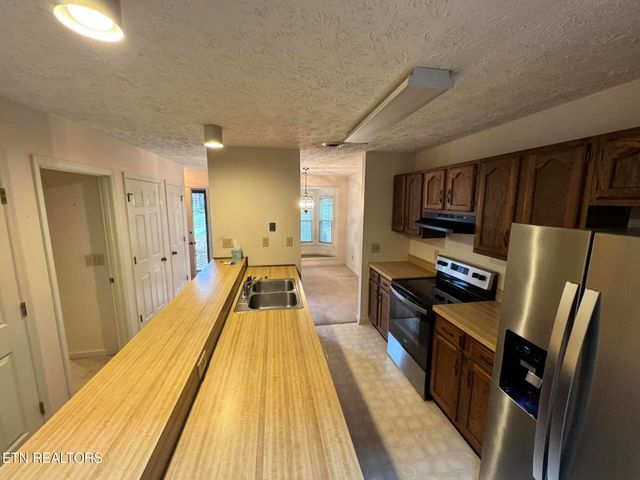 8734 Wimbledon Drive, Knoxville, TN 37923