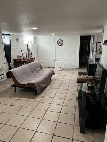 406 E Lutton St, New Castle, PA 16101