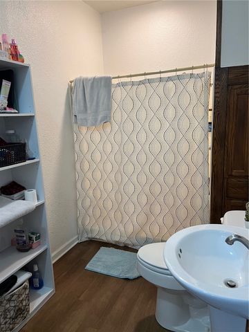 406 E Lutton St, New Castle, PA 16101