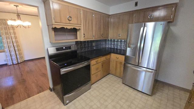 14460 W Lisbon ROAD, Brookfield, WI 53005