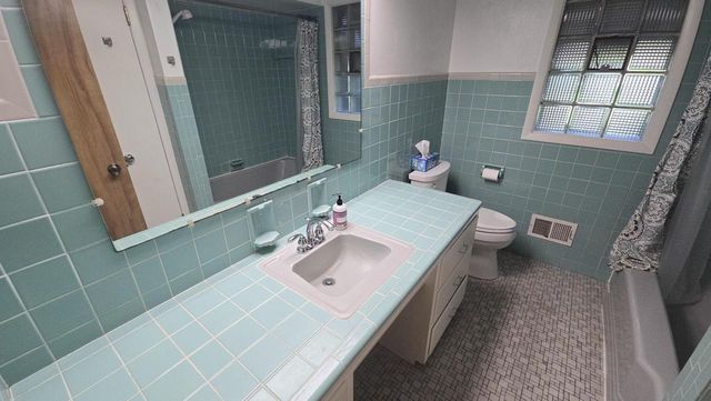 14460 W Lisbon ROAD, Brookfield, WI 53005