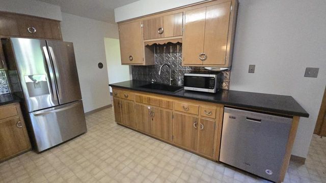 14460 W Lisbon ROAD, Brookfield, WI 53005