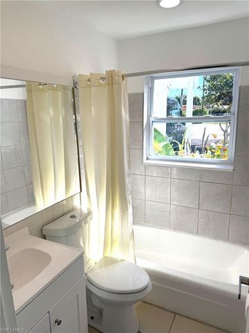 585 14th ST N, Naples, FL 34102