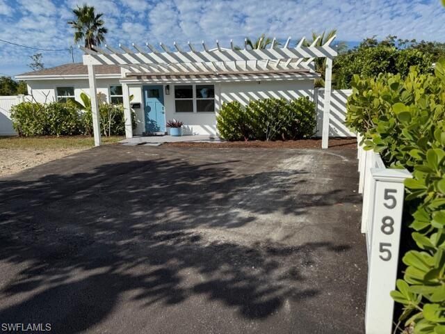 585 14th ST N, Naples, FL 34102