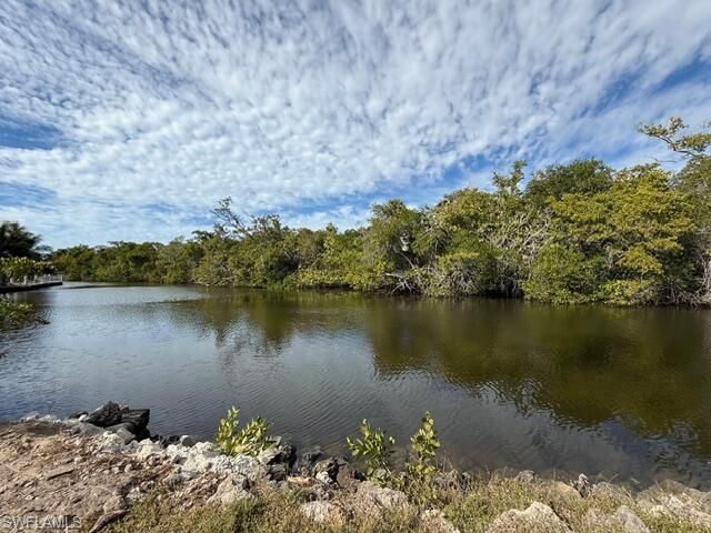 585 14th ST N, Naples, FL 34102