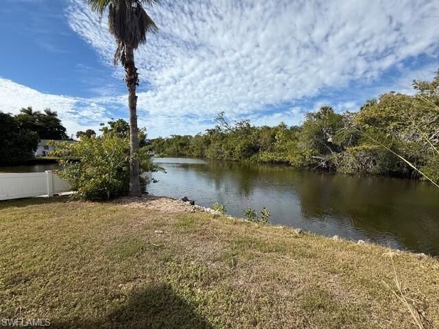 585 14th ST N, Naples, FL 34102