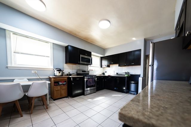 27 Wave C, Revere, MA 02151