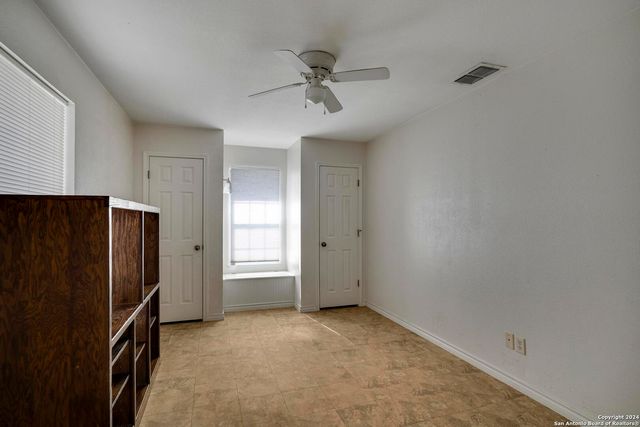 119/121 S Smith, Pleasanton, TX 78064