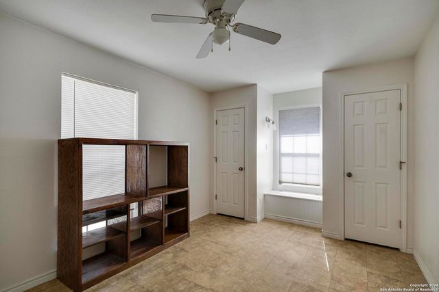 119/121 S Smith, Pleasanton, TX 78064