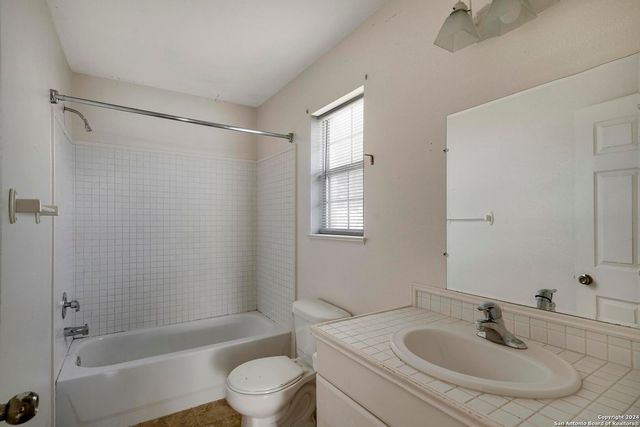 119/121 S Smith, Pleasanton, TX 78064