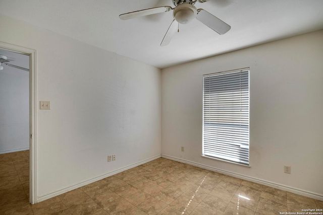 119/121 S Smith, Pleasanton, TX 78064