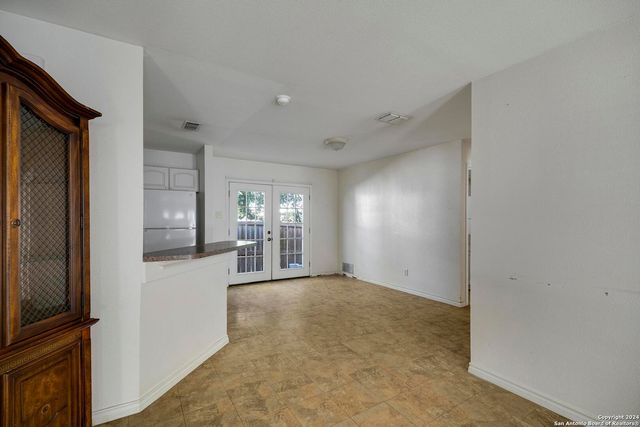 119/121 S Smith, Pleasanton, TX 78064