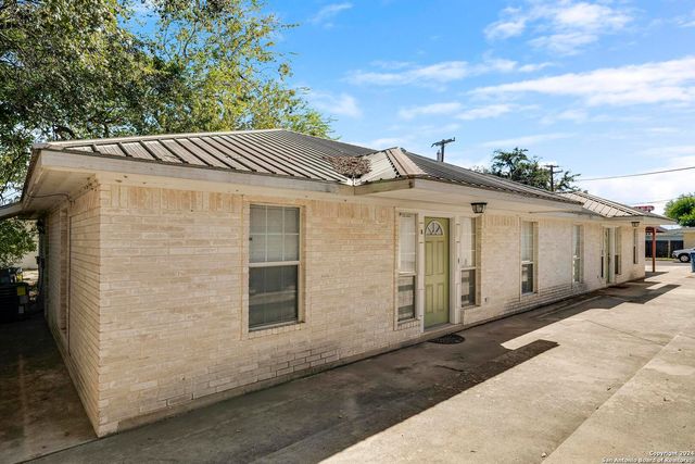 119/121 S Smith, Pleasanton, TX 78064