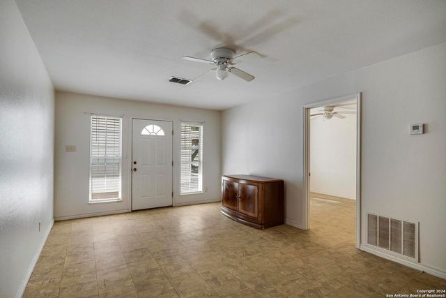 119/121 S Smith, Pleasanton, TX 78064