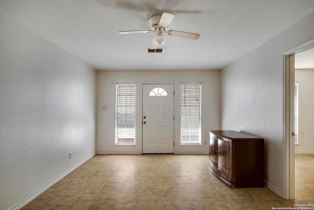 119/121 S Smith, Pleasanton, TX 78064