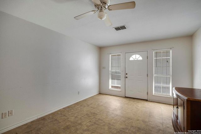 119/121 S Smith, Pleasanton, TX 78064
